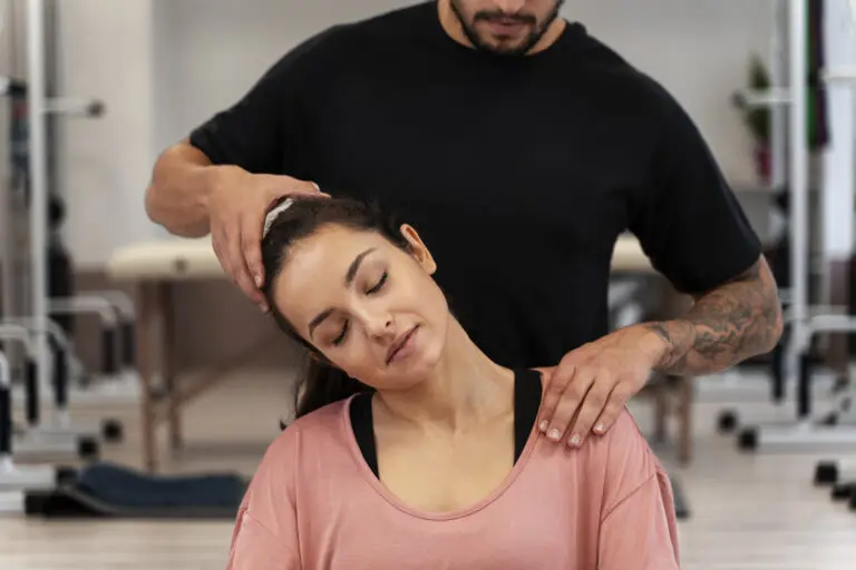 Massage en entreprise en Savoie & Haute-Savoie : un levier simple et efficace pour le bien-être au travail